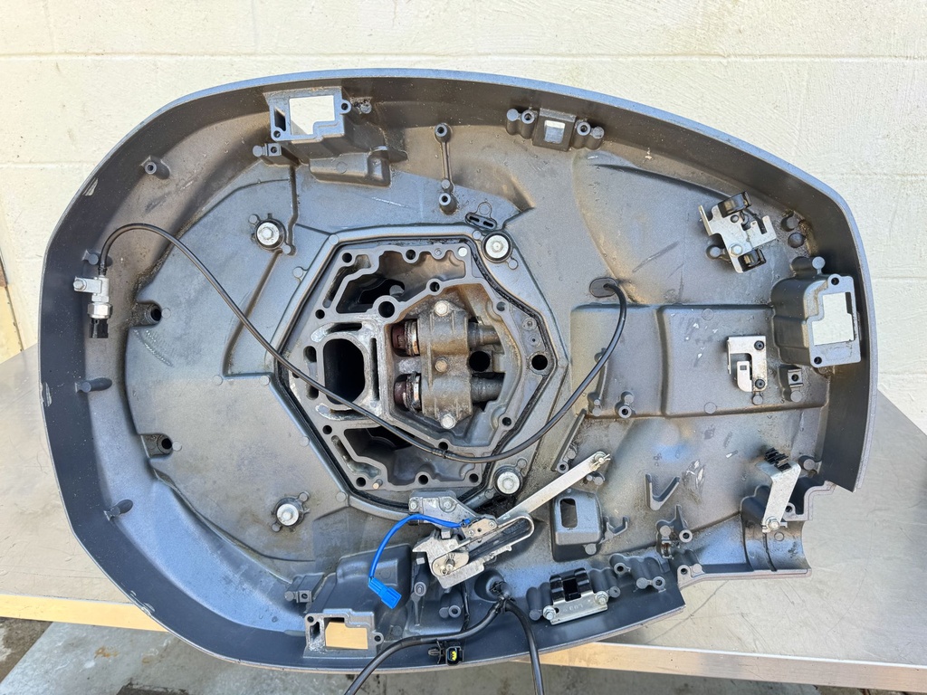 2013 Yamaha 250 HP 4 Stroke Outboard Complete Midsection & Swivel Bracket XL