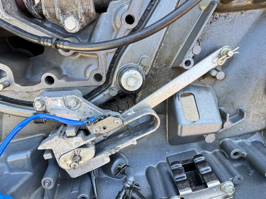 2013 Yamaha 250 HP 4 Stroke Outboard Complete Midsection & Swivel Bracket XL