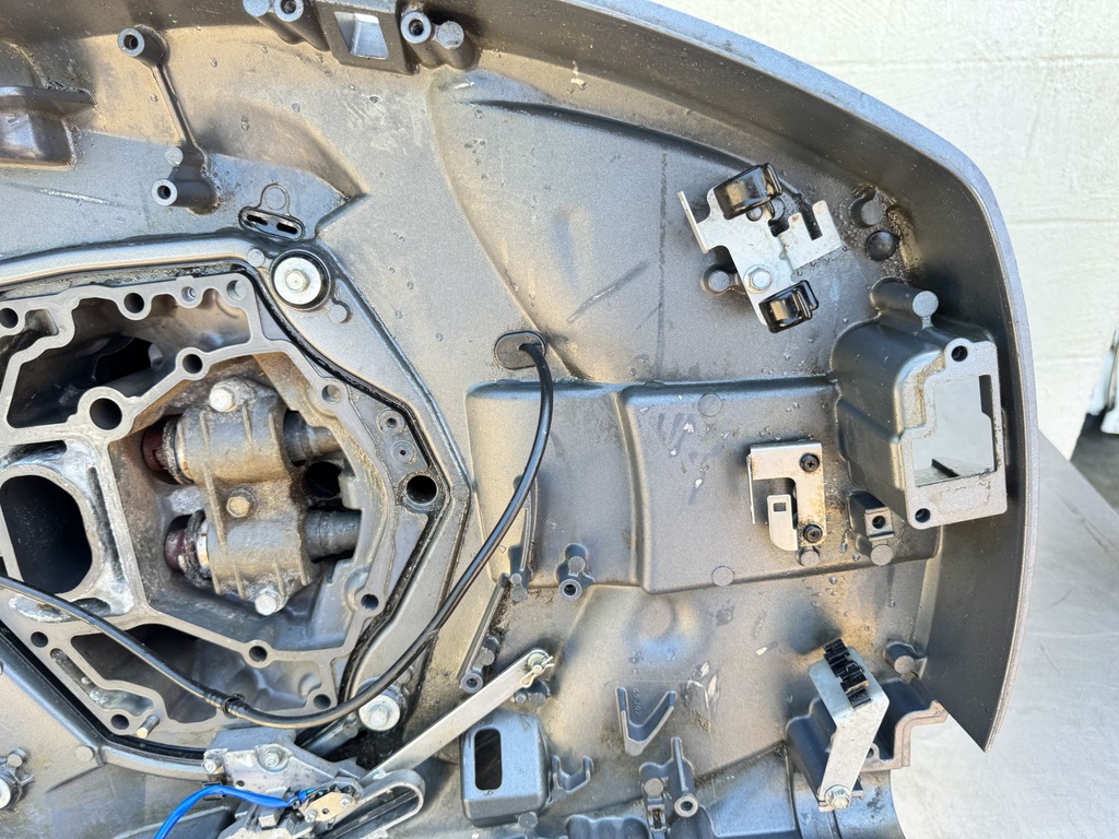 2013 Yamaha 250 HP 4 Stroke Outboard Complete Midsection & Swivel Bracket XL