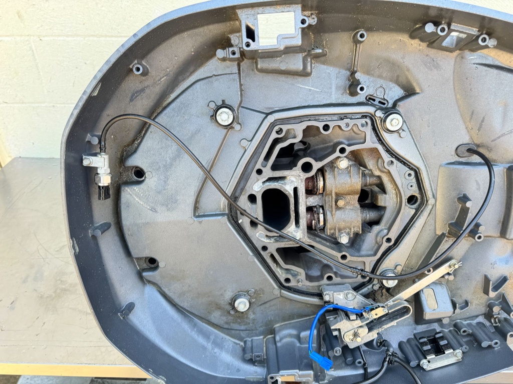 2013 Yamaha 250 HP 4 Stroke Outboard Complete Midsection & Swivel Bracket XL