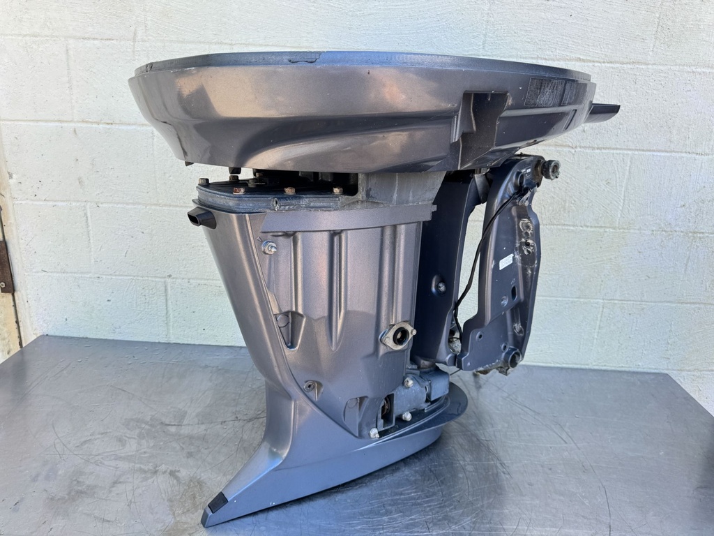 2013 Yamaha 250 HP 4 Stroke Outboard Complete Midsection & Swivel Bracket XL