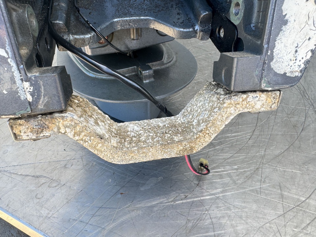 2004 Yamaha 225 HP 4 Stroke Outboard Complete Midsection & Swivel Bracket XL