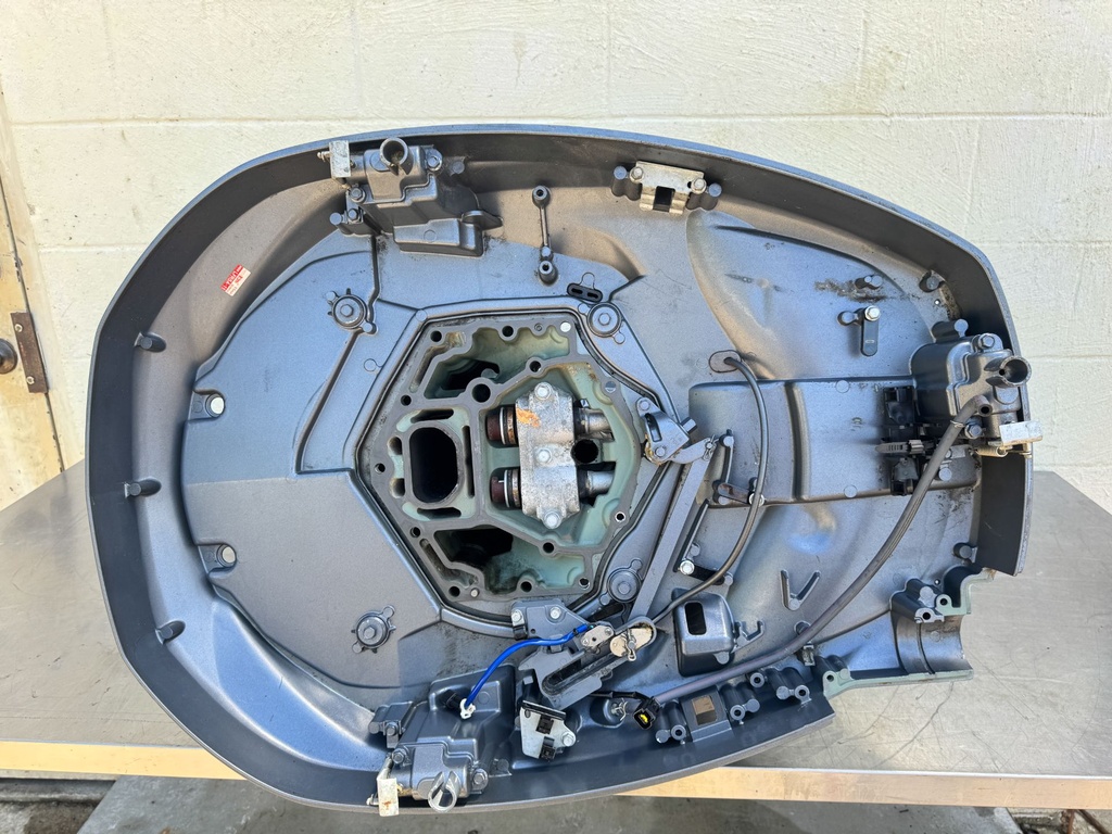 2004 Yamaha 225 HP 4 Stroke Outboard Complete Midsection & Swivel Bracket XL