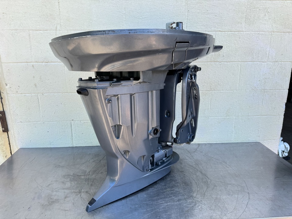 2004 Yamaha 225 HP 4 Stroke Outboard Complete Midsection & Swivel Bracket XL