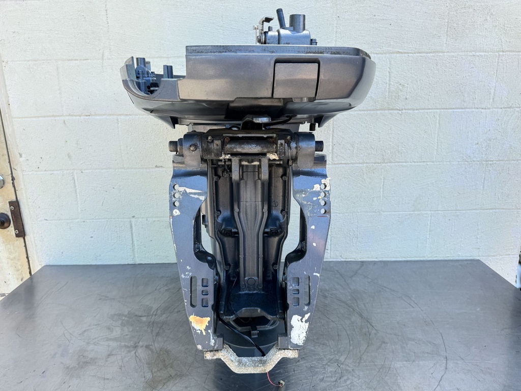 2004 Yamaha 225 HP 4 Stroke Outboard Complete Midsection & Swivel Bracket XL