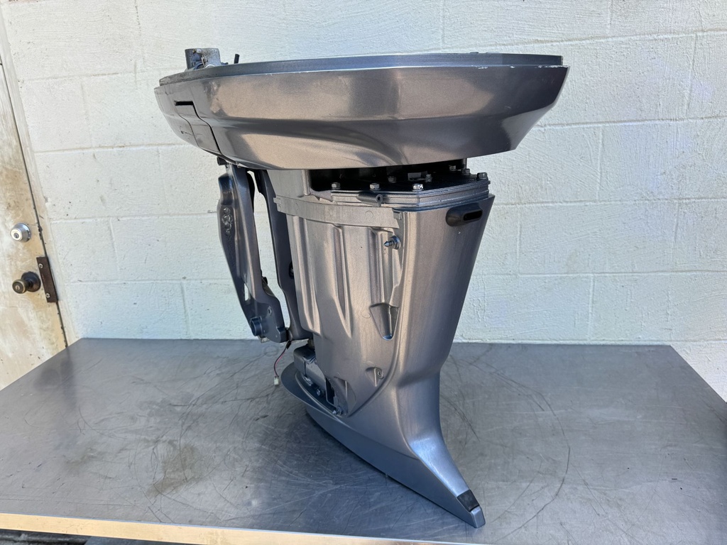 2004 Yamaha 225 HP 4 Stroke Outboard Complete Midsection & Swivel Bracket XL