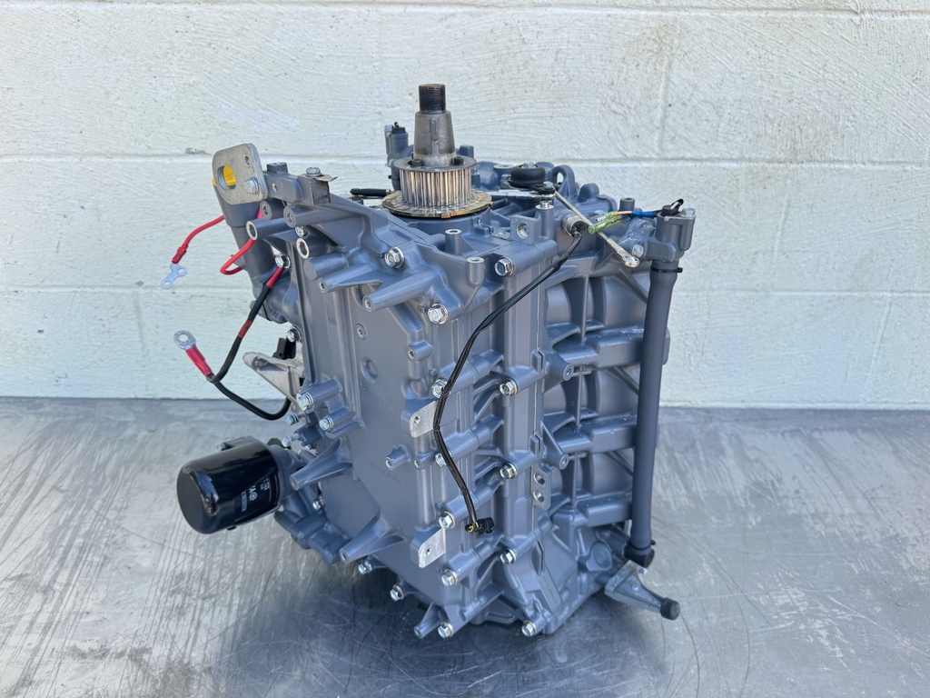 2004 Yamaha 225 HP 4 Stroke Outboard Crankcase Short Block Assembly 69J-W009B-03-1S OEM