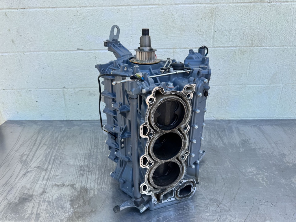 2004 Yamaha 225 HP 4 Stroke Outboard Crankcase Short Block Assembly 69J-W009B-03-1S OEM