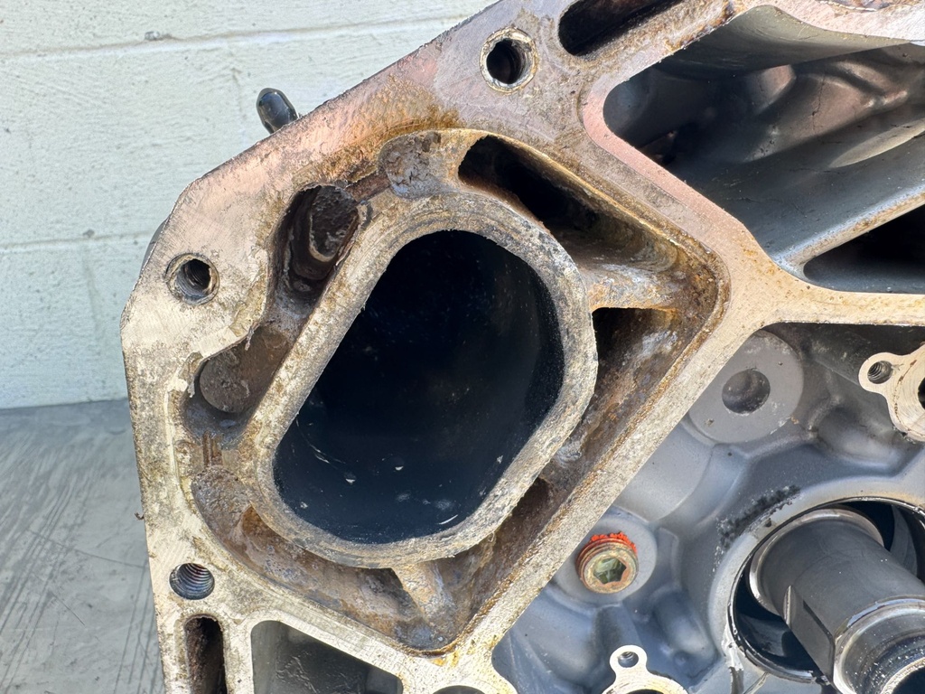 2004 Yamaha 225 HP 4 Stroke Outboard Crankcase Short Block Assembly 69J-W009B-03-1S OEM