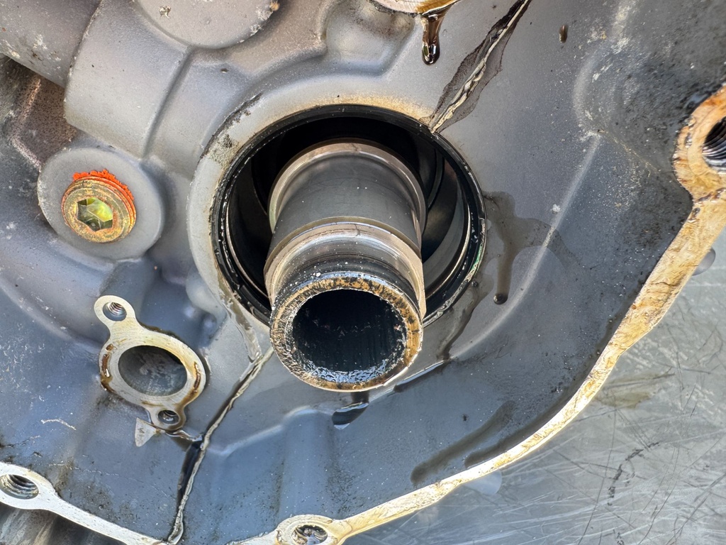 2004 Yamaha 225 HP 4 Stroke Outboard Crankcase Short Block Assembly 69J-W009B-03-1S OEM