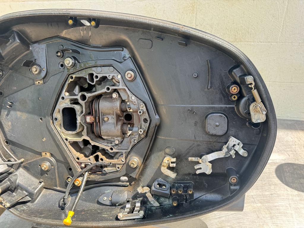 2012 Yamaha 300 HP 4 Stroke Outboard Upper Casing Midsection Complete XL