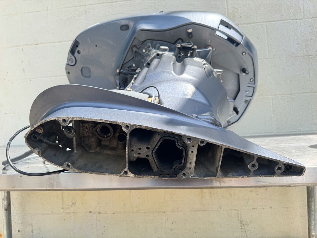 2012 Yamaha 300 HP 4 Stroke Outboard Upper Casing Midsection Complete XL