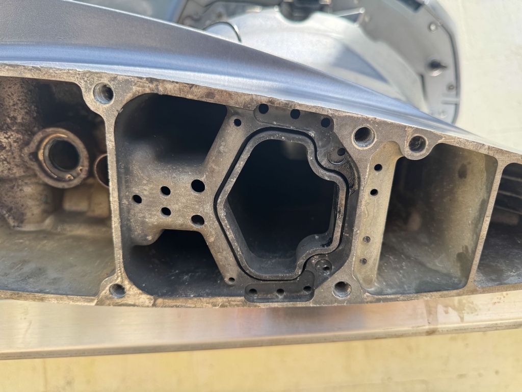 2012 Yamaha 300 HP 4 Stroke Outboard Upper Casing Midsection Complete XL