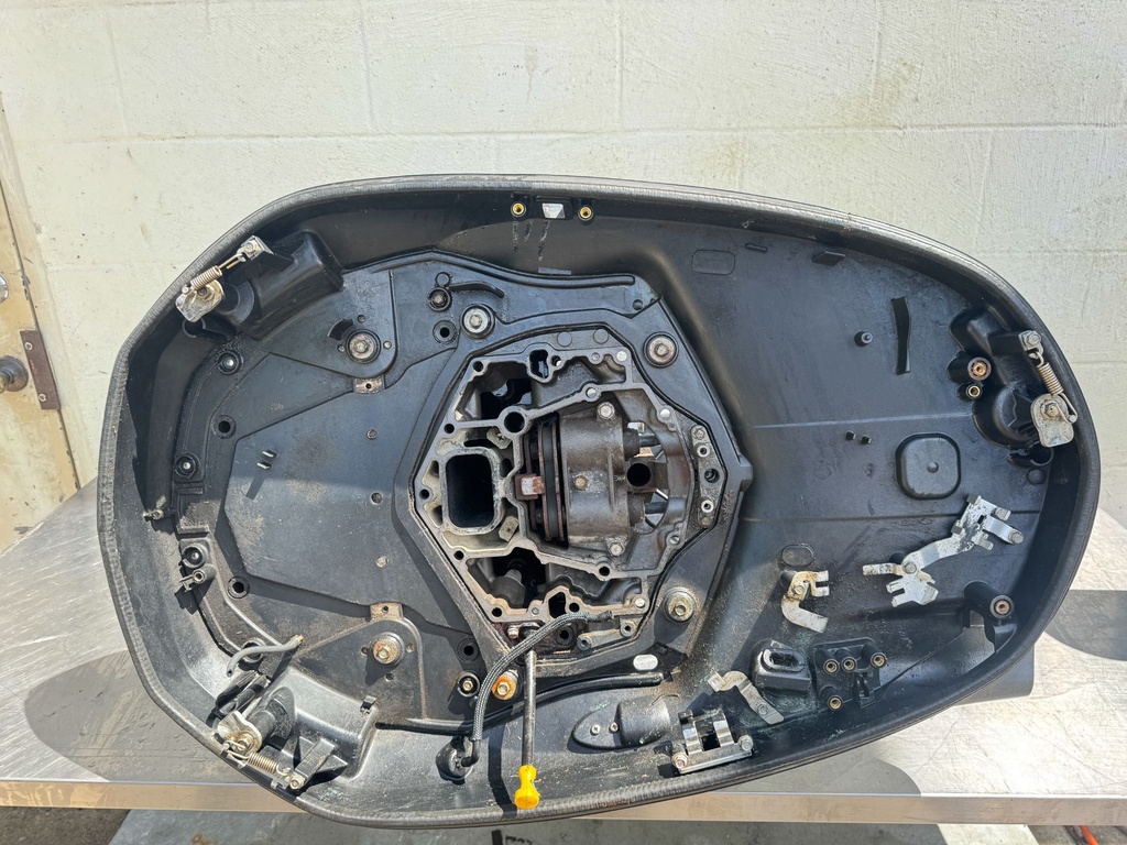 2012 Yamaha 300 HP 4 Stroke Outboard Upper Casing Midsection Complete XL