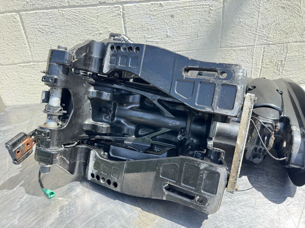 2011 Suzuki 115HP 4 Stroke Engine Holder Midsection Swivel Bracket XL