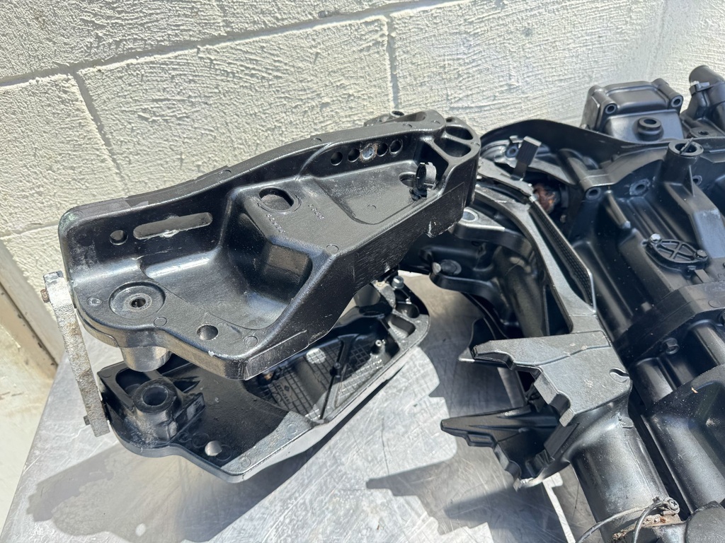 2011 Suzuki 115HP 4 Stroke Engine Holder Midsection Swivel Bracket XL