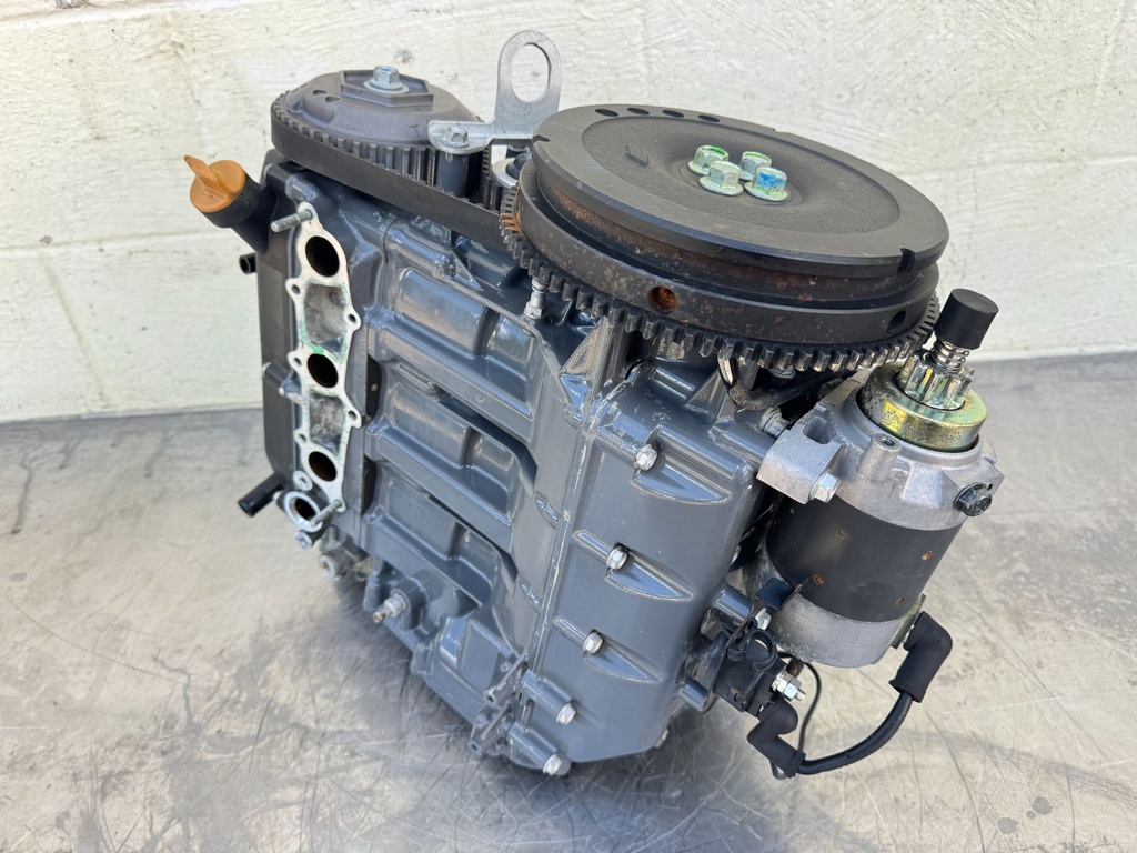 2005 Honda 40 HP 4 Stroke Outboard Powerhead 12000-ZW4-405ZA OEM