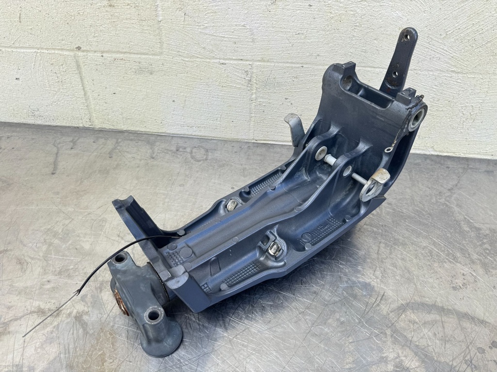 2012 Yamaha 300 HP 4 Stroke Outboard Swivel Bracket & Steering Arm
