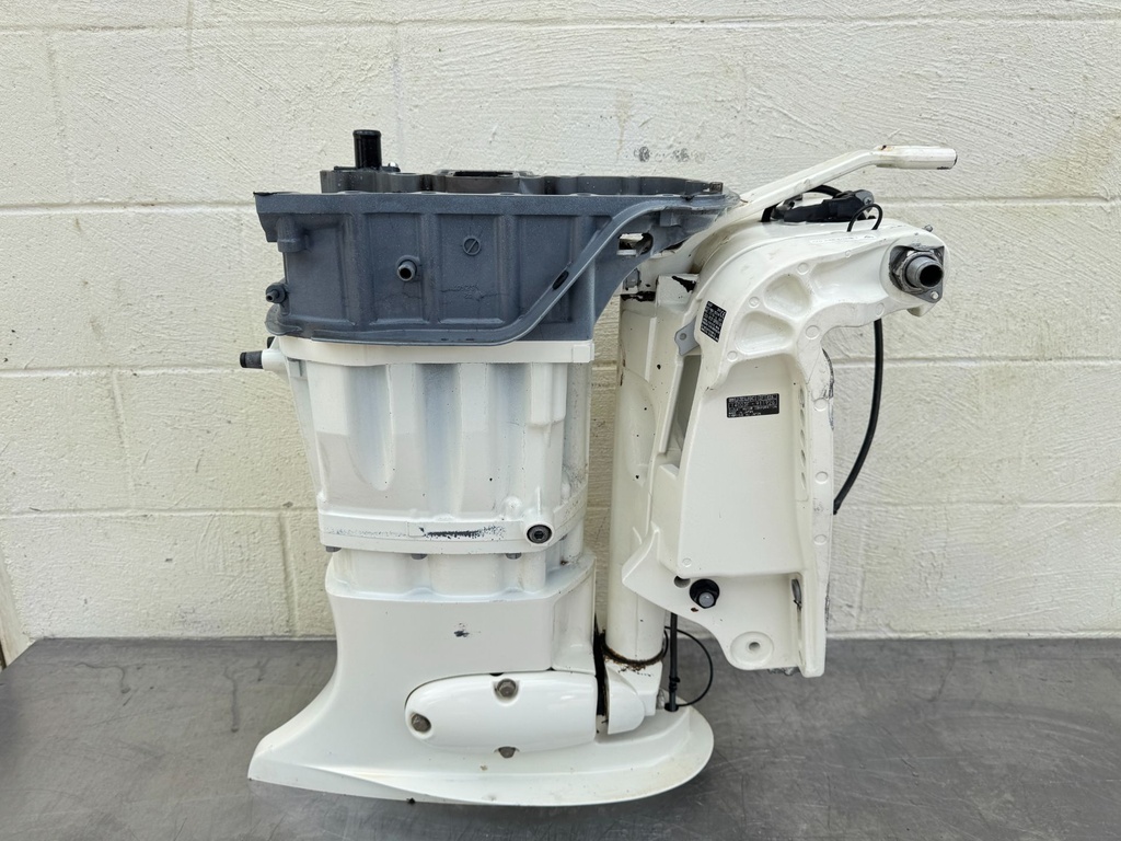 2019 Suzuki 140 HP 4 Stroke Outboard Complete Midsection & Swivel Bracket XL