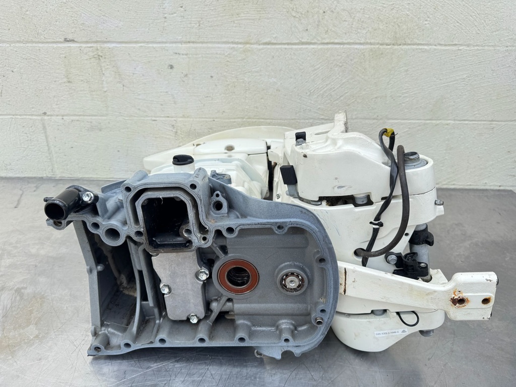 2019 Suzuki 140 HP 4 Stroke Outboard Complete Midsection & Swivel Bracket XL