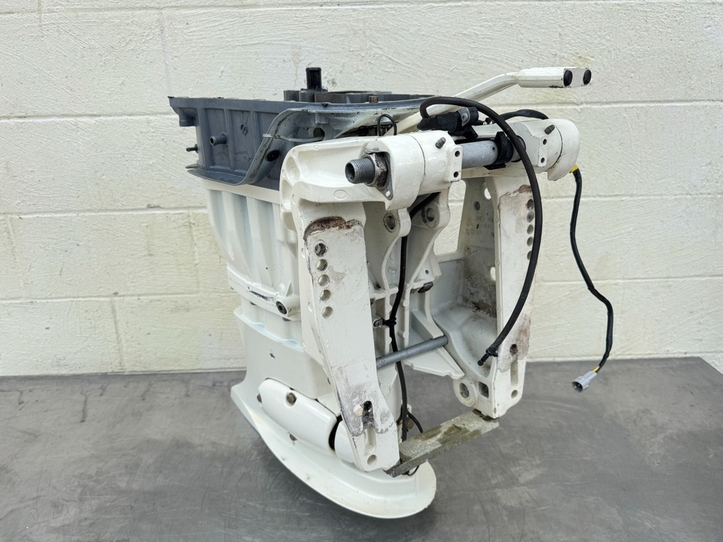 2019 Suzuki 140 HP 4 Stroke Outboard Complete Midsection & Swivel Bracket XL
