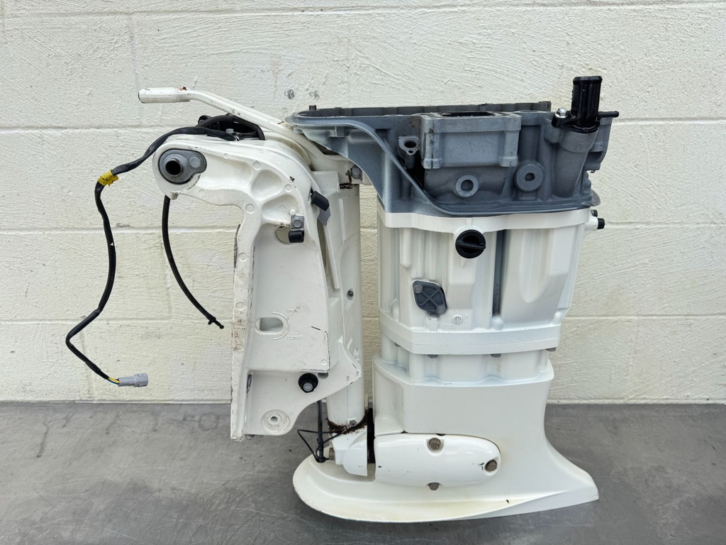 2019 Suzuki 140 HP 4 Stroke Outboard Complete Midsection & Swivel Bracket XL