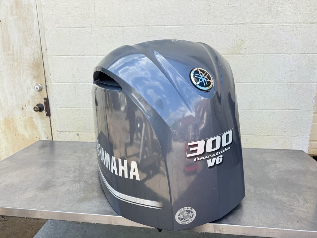 2012 Yamaha 300 HP 4 Stroke Outboard Top Cowling 6CE-42610-00-00 OEM