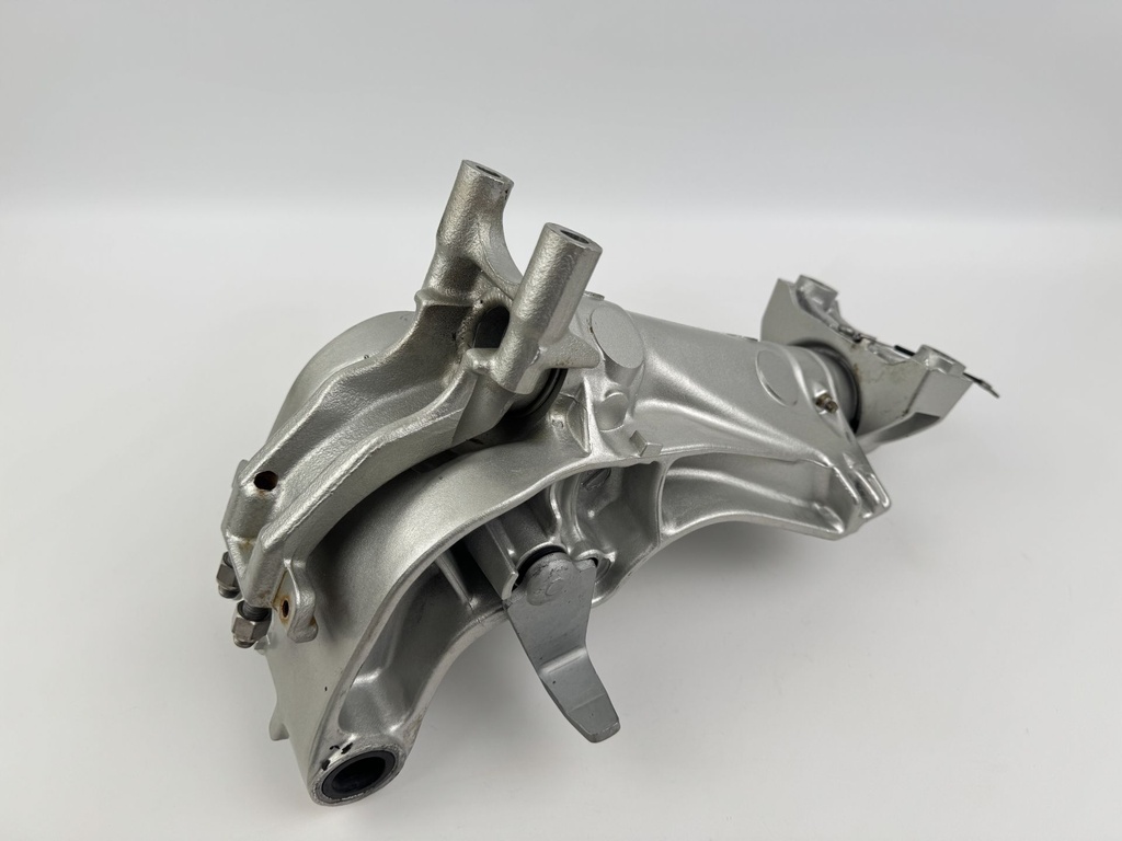 2005 Honda 40 HP 4 Stroke Outboard Swivel Bracket 50100-ZW4-H02 OEM