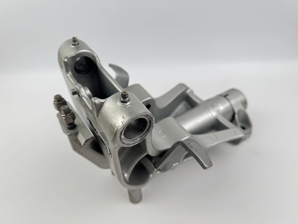 2005 Honda 40 HP 4 Stroke Outboard Swivel Bracket 50100-ZW4-H02 OEM