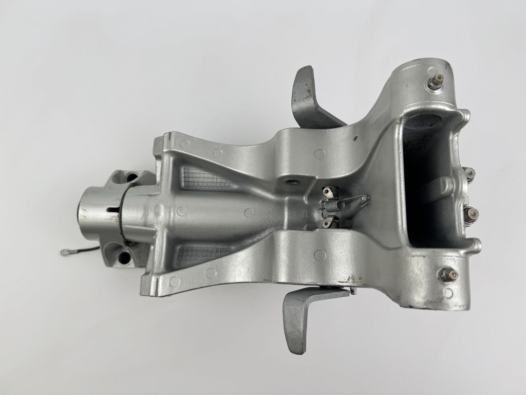 2005 Honda 40 HP 4 Stroke Outboard Swivel Bracket 50100-ZW4-H02 OEM