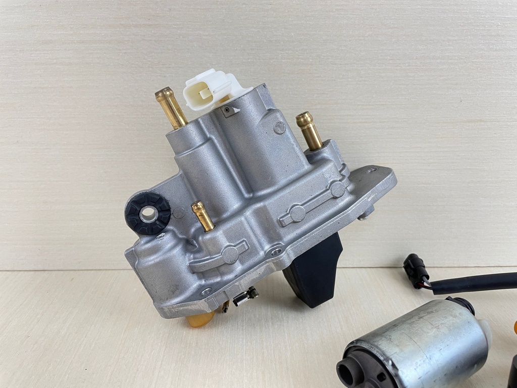 2018 suzuki 90HP 4 Stroke Outboard Full Pump Assembly & VST Cover 15600-92J20