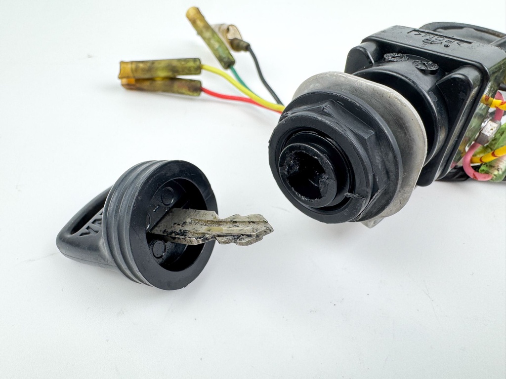 Yamaha Outboard Single Engine Key Switch W/ Key
