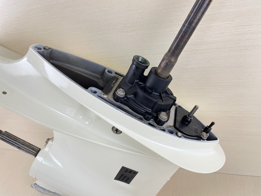 2018 Suzuki 90HP DF90 Outboard 20" Lower Unit Gear Case 55110-87L31-Y5S