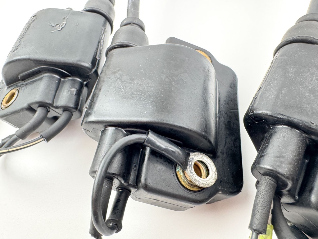 1988 Yamaha 130 HP 2 Stroke Outboard Ignition Coil Set 6E5-85570-11-00 OEM