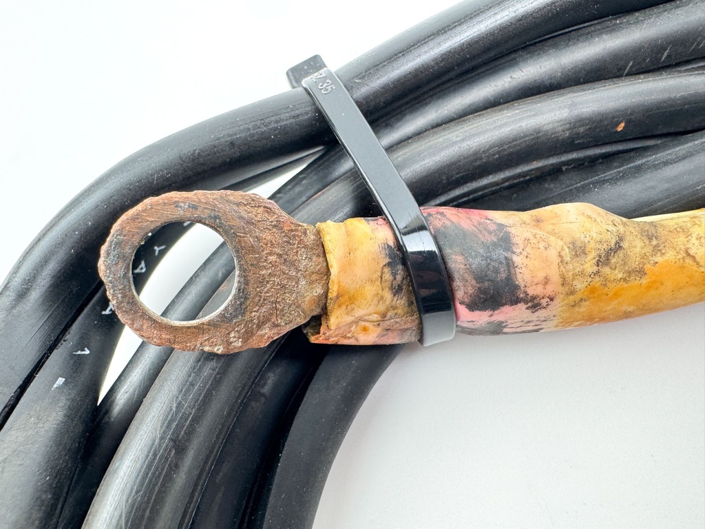 1988 Yamaha 130 HP 2 Stroke Outboard Battery Cables 6E5-82105-11-00 OEM