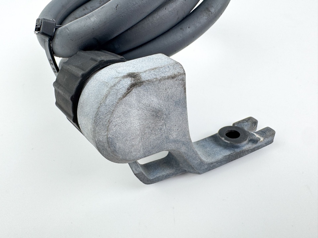 2001 Yamaha 40 HP 4 Stroke Outboard Fresh Water Flush Port 90445-11M82-00 OEM