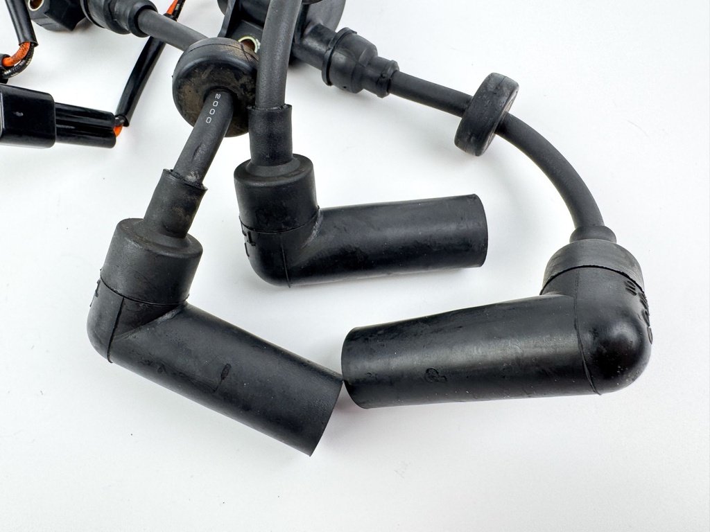 2001 Yamaha 40 HP 4 Stroke Outboard Ignition Coil Set 67C-85570-00-00 OEM