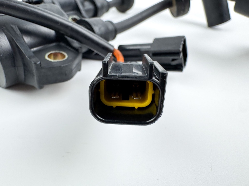 2001 Yamaha 40 HP 4 Stroke Outboard Ignition Coil Set 67C-85570-00-00 OEM