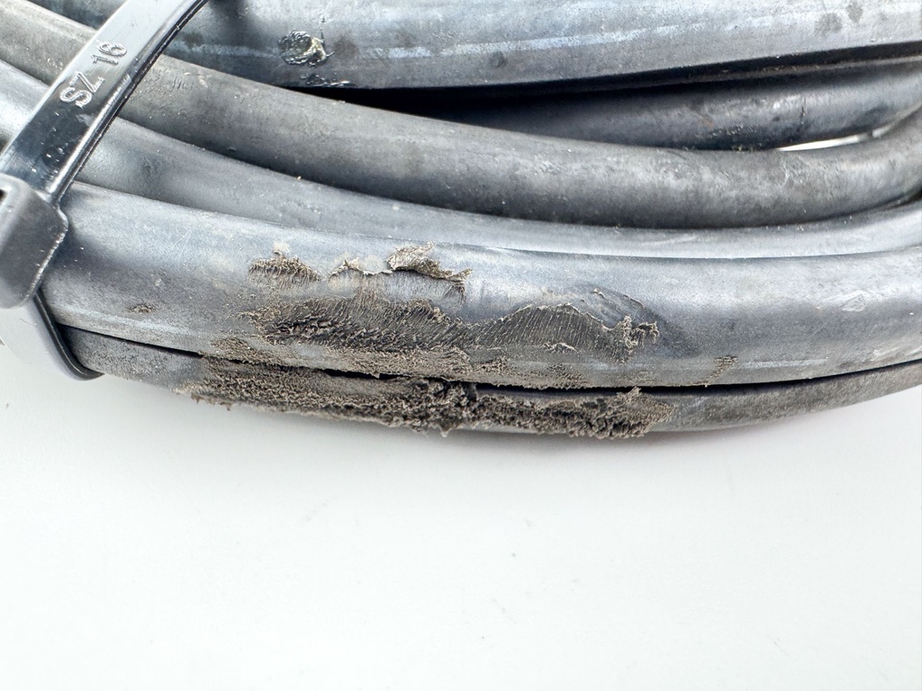 2001 Yamaha 40 HP 4 Stroke Outboard Battery Cables 67C-82105-U0-00 OEM