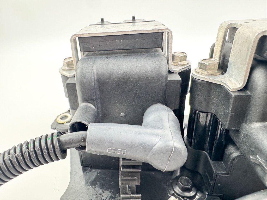 2001 Mercury 150 HP 2 Stroke Outboard Ignition Coil Set W/ Plate 856991A1 OEM