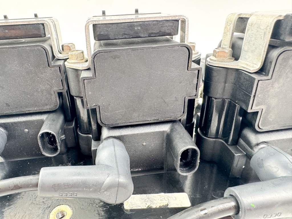 2001 Mercury 150 HP 2 Stroke Outboard Ignition Coil Set W/ Plate 856991A1 OEM