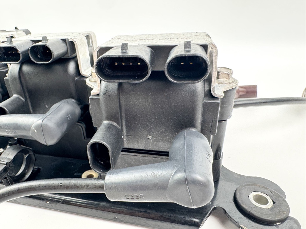 2001 Mercury 150 HP 2 Stroke Outboard Ignition Coil Set W/ Plate 856991A1 OEM