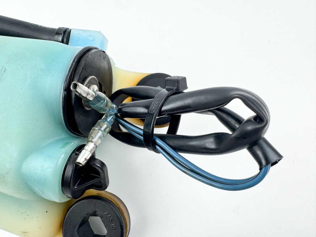 2001 Mercury 150 HP 2 Stroke Outboard Oil Tank Reservoir 833069T9 OEM