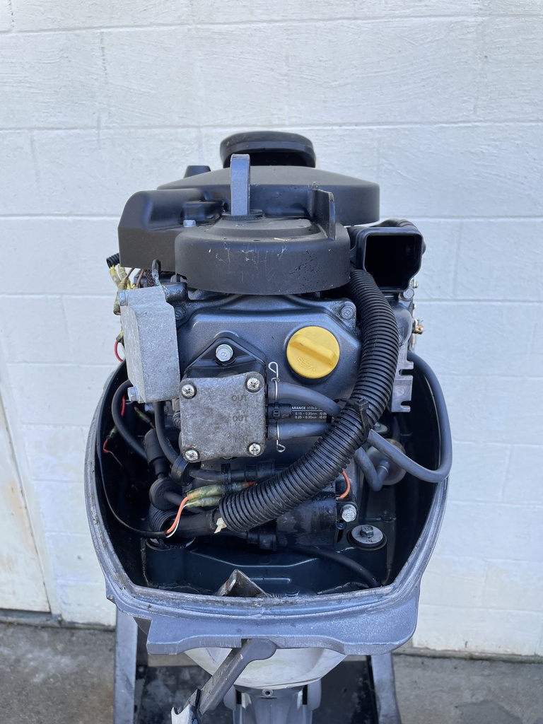 1999 Yamaha 25HP 4 Stroke Outboard With 20" Shaft