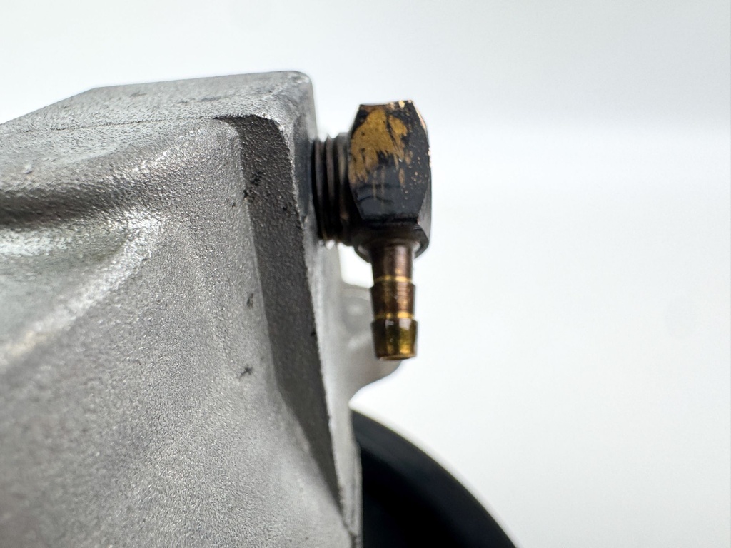 2001 Mercury 150 HP 2 Stroke Outboard Air Compressor Assembly 8M0060053 OEM