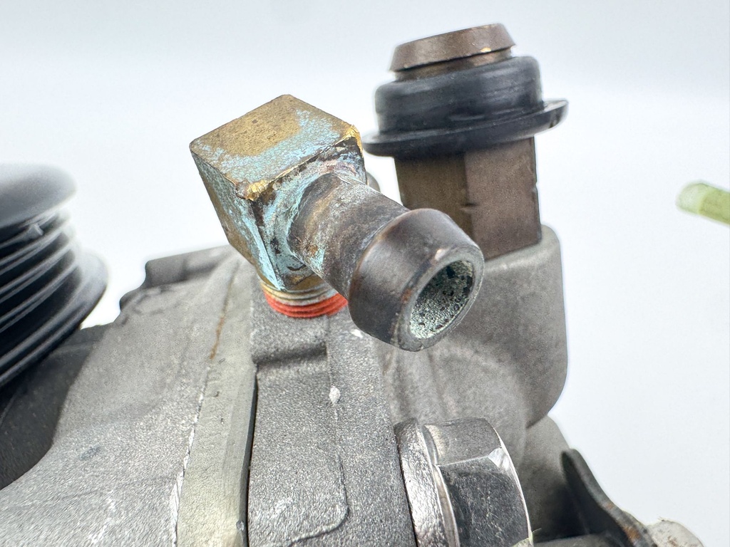 2001 Mercury 150 HP 2 Stroke Outboard Air Compressor Assembly 8M0060053 OEM