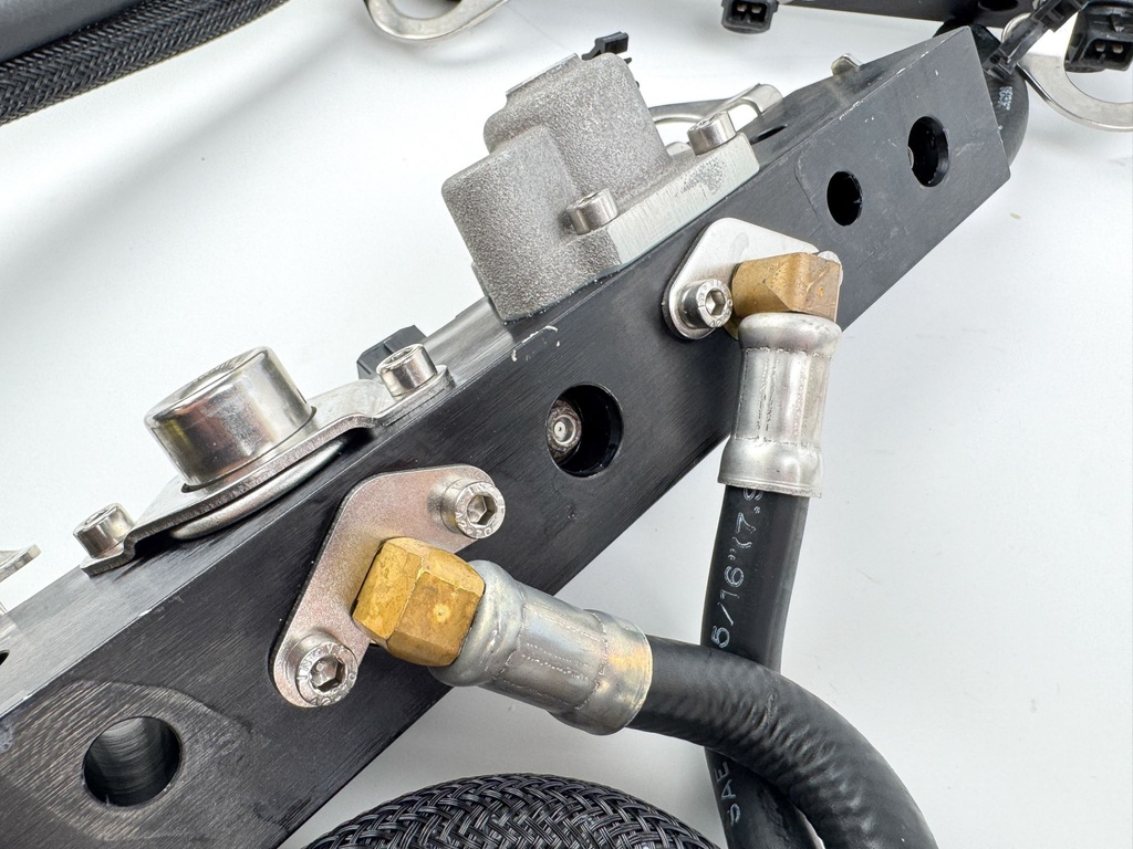 2001 Mercury 150 HP 2 Stroke Outboard Fuel Injector Set W/ Rail 858221T4 OEM