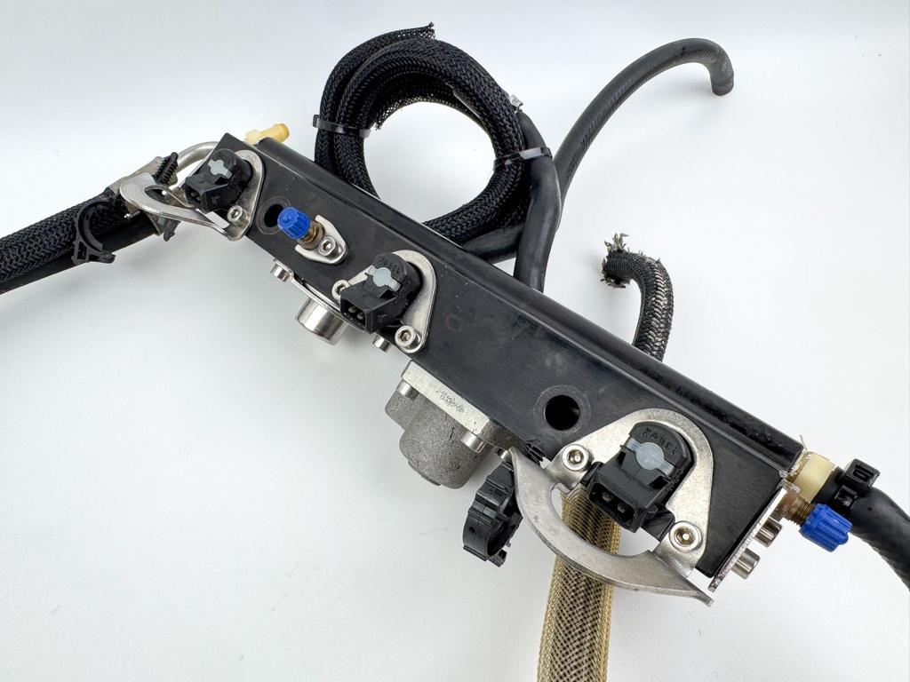 2001 Mercury 150 HP 2 Stroke Outboard Fuel Injector Set W/ Rail 858221T4 OEM