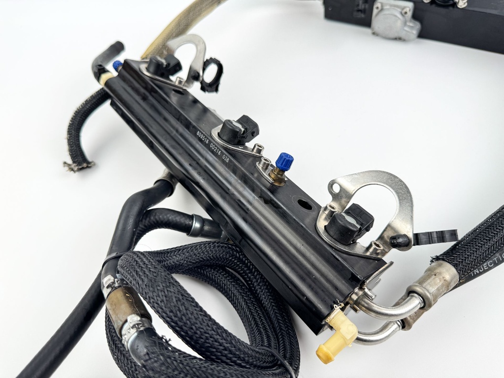 2001 Mercury 150 HP 2 Stroke Outboard Fuel Injector Set W/ Rail 858221T4 OEM