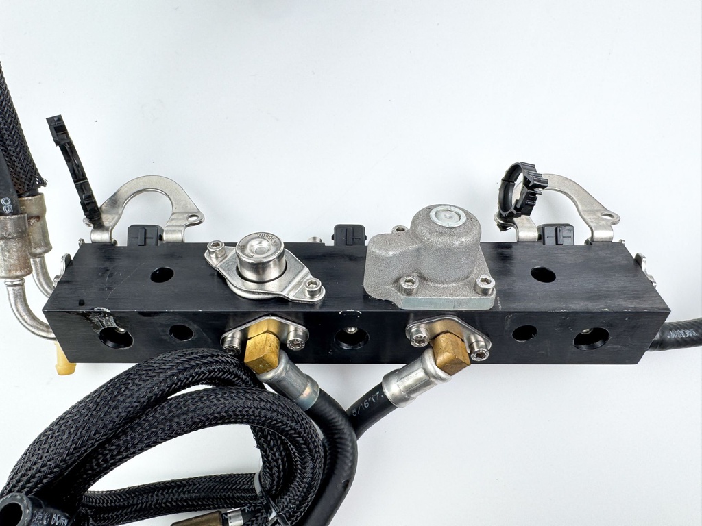 2001 Mercury 150 HP 2 Stroke Outboard Fuel Injector Set W/ Rail 858221T4 OEM